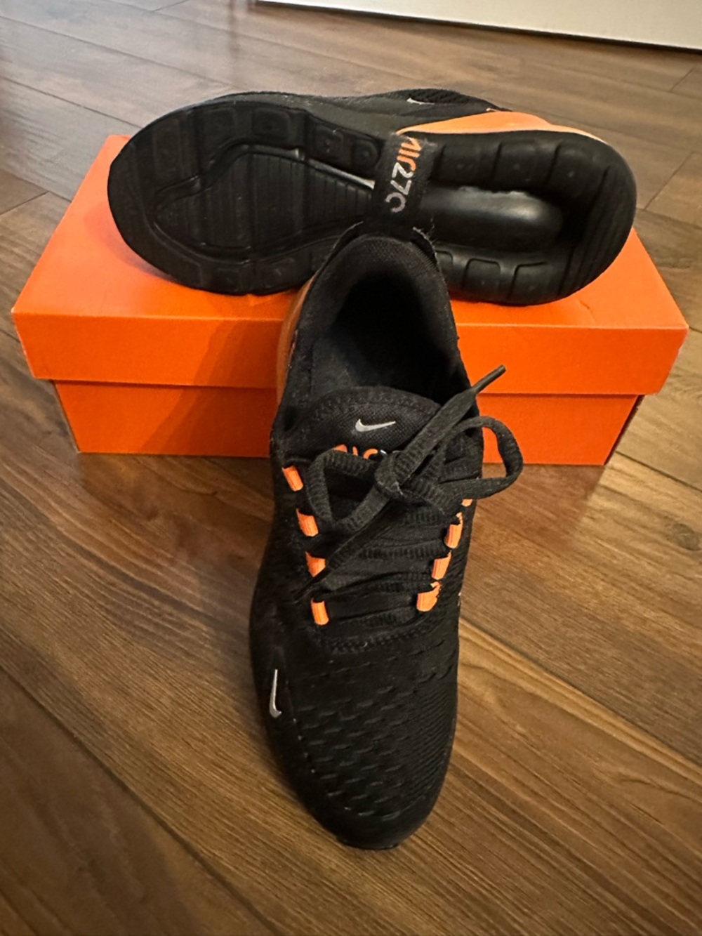 Nike women Black & Orange Athletic Sneakers 4Y / Women 6